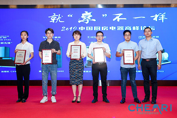 1558515481345459.jpg su.jpg