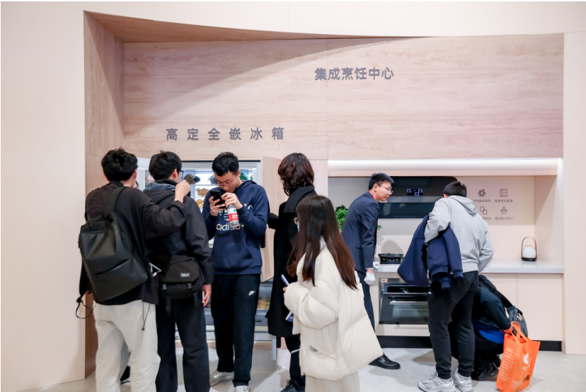 AWE2025現(xiàn)場(chǎng)直擊:長(zhǎng)虹家電全面AI化 演繹品牌躍升新路徑